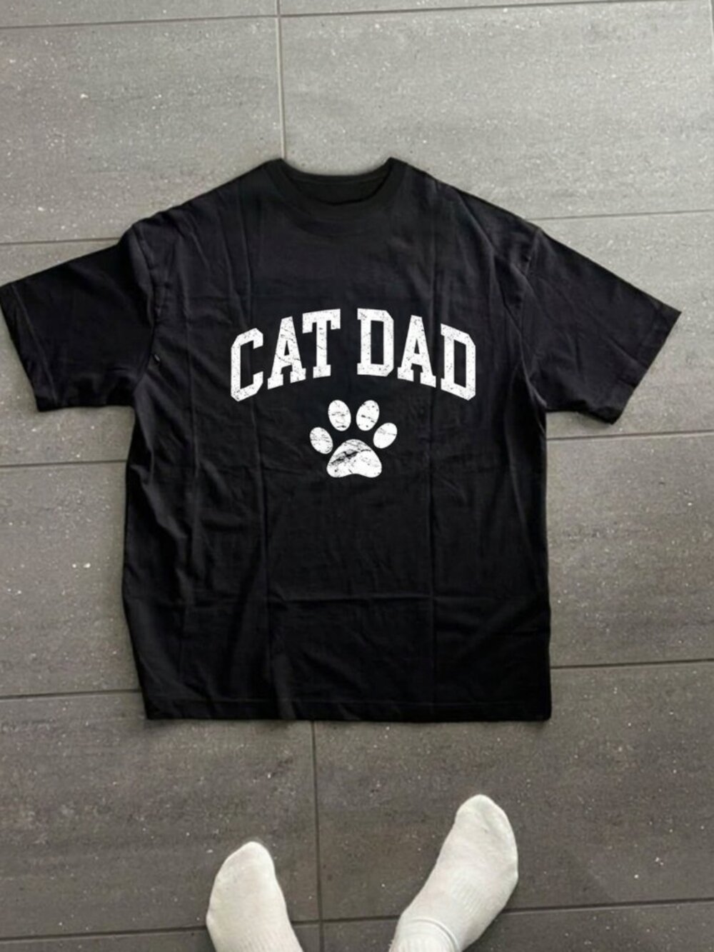 Cat Dad - Vintage Distressed Design style -  Funny Cat Paw T-Shirt